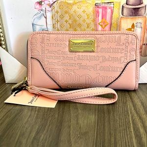 NWT Juicy Couture Wristlet/Wallet. Deboss Dusty Blush, Large Zip Around.